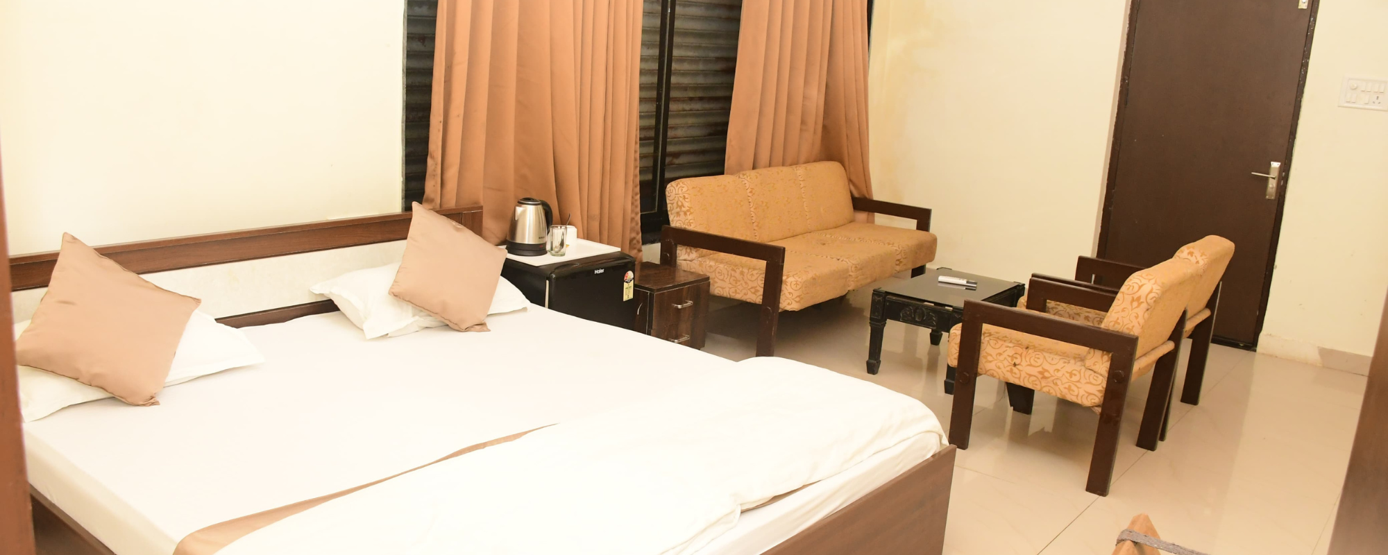 Guest room at Unwind Resort with twin beds and seating
